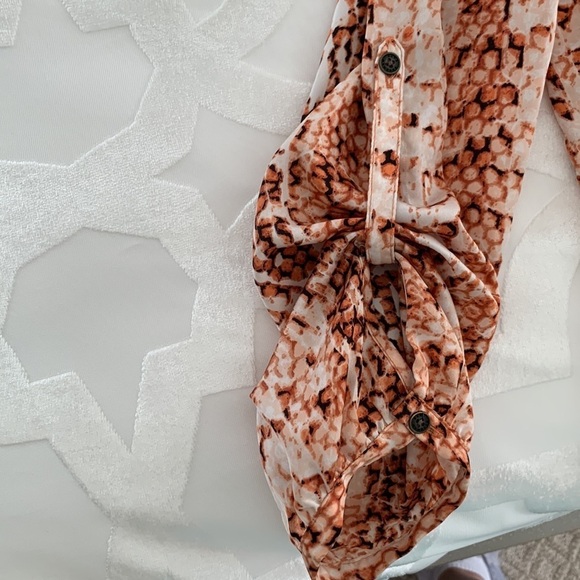 Dana Buchanan Orange/Cream Animal Print Flouncy Blouse. Size Medium. - Picture 10 of 13